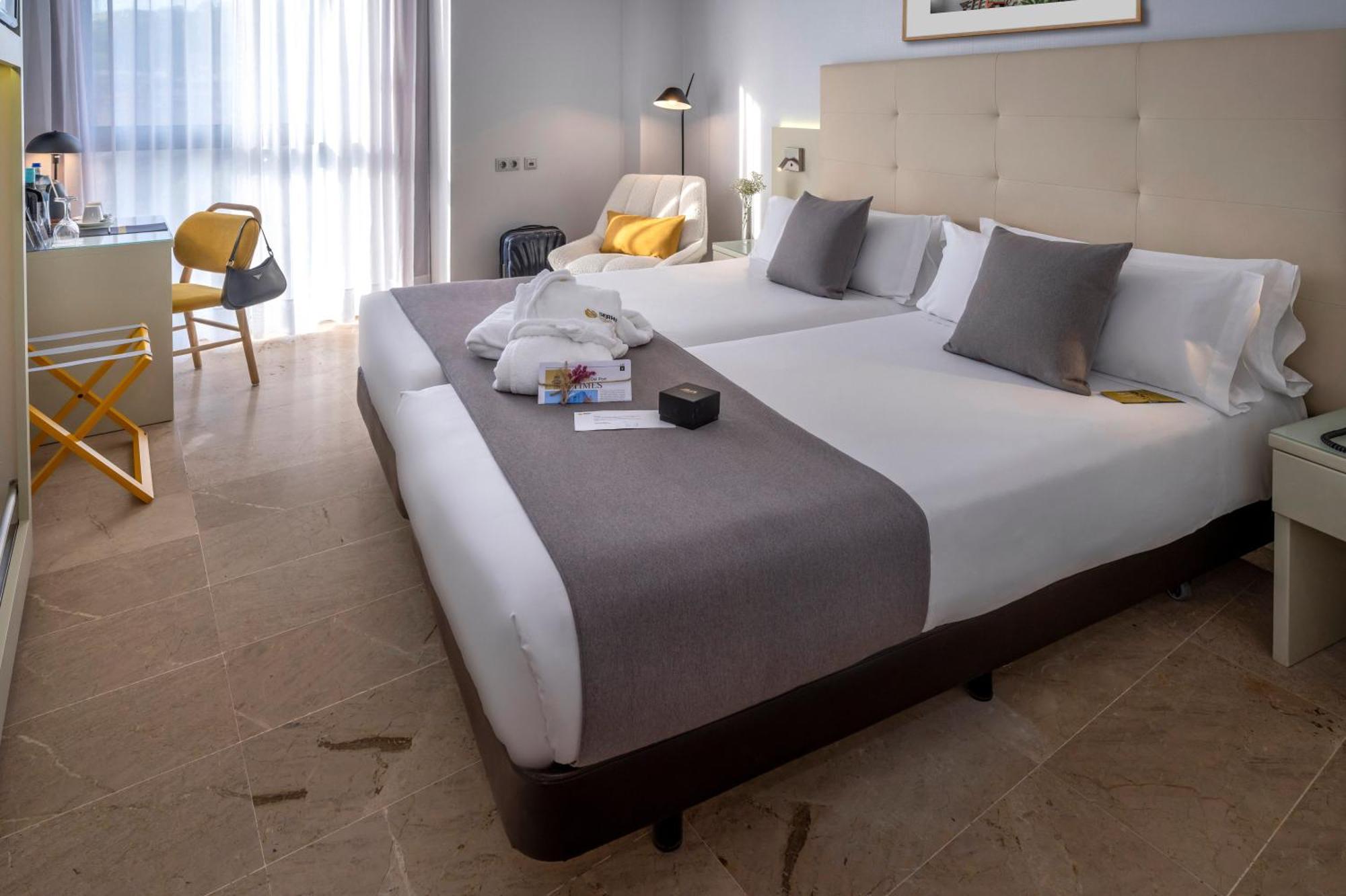 Hotel Serhs Del Port Barcelona Bagian luar foto